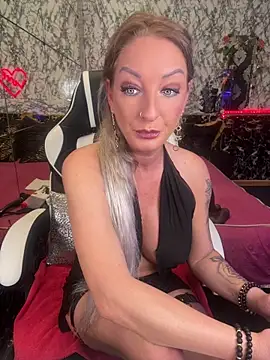 Snapshot of Luiza_Hammer chatting on July 24, 10:44 am Luiza Hammer online show from July 24, 10:44 am