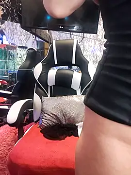 Snapshot of Luiza_Hammer chatting on March 19, 4:45 pm Luiza Hammer online show from March 19, 4:45 pm