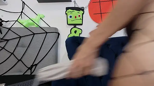 alissonandamy online show from October 27, 7:15 pm