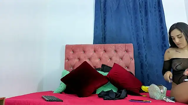 Snapshot of alissonandamy chatting on May 26, 12:25 pm alissonandamy online show from May 26, 12:25 pm
