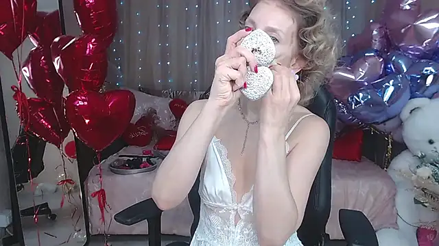 AdrianaSea online show from March 1, 11:50 am