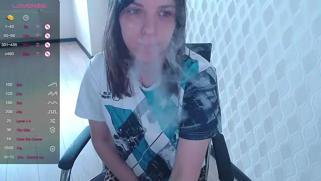 Snapshot of LisaHeart chatting on May 31, 3:51 pm LisaHeart online show from May 31, 3:51 pm