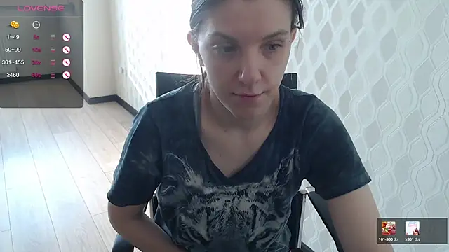 LisaHeart online show from April 5, 1:40 pm