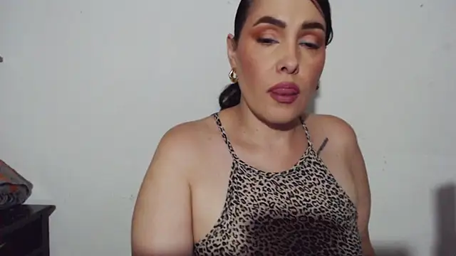 Miss Agatha online show from October 29, 2:21 am