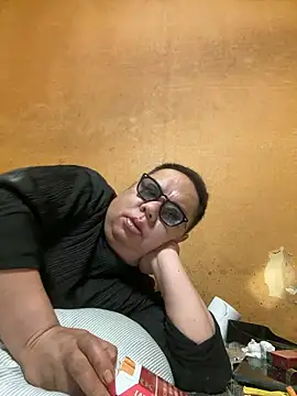 punk0805 online show from April 5, 1:51 pm