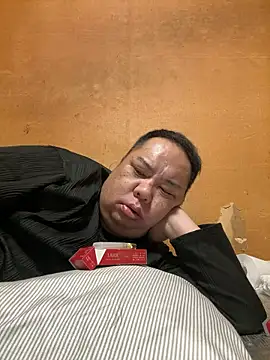 punk0805 online show from April 3, 1:39 pm