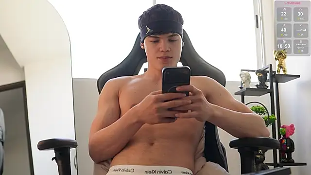 Snapshot of Max_cortes1 chatting on October 21, 4:50 pm Max cortes1 online show from October 21, 4:50 pm