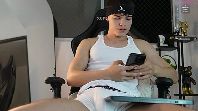 Max cortes1 online show from September 15, 12:00 am