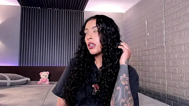 Snapshot of magic_marg chatting on December 18, 11:41 pm magic marg online show from December 18, 11:41 pm