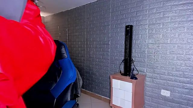 Snapshot of magic_marg chatting on December 13, 9:10 pm magic marg online show from December 13, 9:10 pm