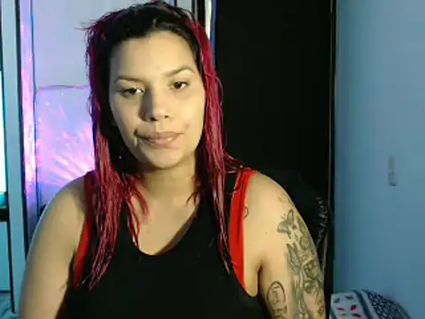 Snapshot of CarolinaRincon chatting on February 9, 8:24 pm CarolinaRincon online show from February 9, 8:24 pm
