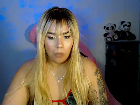 Snapshot of CarolinaRincon chatting on November 20, 12:00 am CarolinaRincon online show from November 20, 12:00 am