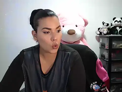 Snapshot of CarolinaRincon chatting on November 22, 11:47 pm CarolinaRincon online show from November 22, 11:47 pm