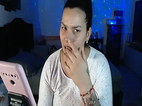 Snapshot of CarolinaRincon chatting on November 10, 11:32 pm CarolinaRincon online show from November 10, 11:32 pm