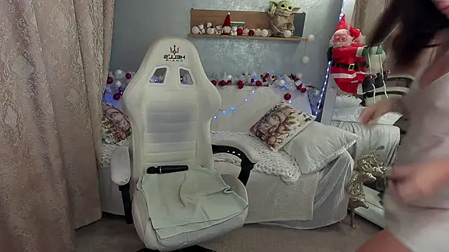 IsabellaFoxyy online show from December 21, 6:37 am