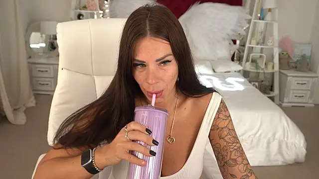 Snapshot of IsabellaFoxyy chatting on September 27, 5:24 am IsabellaFoxyy online show from September 27, 5:24 am