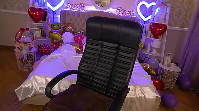 Snapshot of IsabellaFoxyy chatting on February 20, 4:47 pm IsabellaFoxyy online show from February 20, 4:47 pm