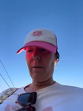 eveangelll online show from June 17, 4:01 am