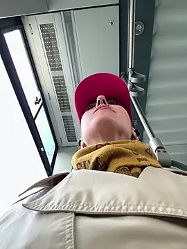 eveangelll online show from April 14, 5:01 am