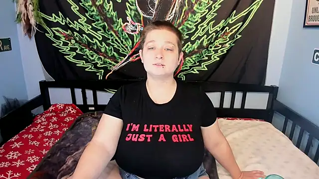 Snapshot of Chloenightmare chatting on October 31, 7:43 pm Chloenightmare online show from October 31, 7:43 pm