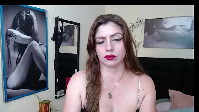 AnthonelaBella online show from April 8, 4:08 pm