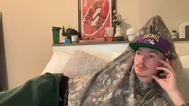 Snapshot of younghungginger chatting on December 28, 1:39 am younghungginger online show from December 28, 1:39 am