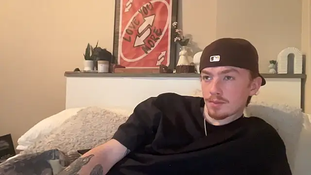 Snapshot of younghungginger chatting on February 19, 2:12 am younghungginger online show from February 19, 2:12 am