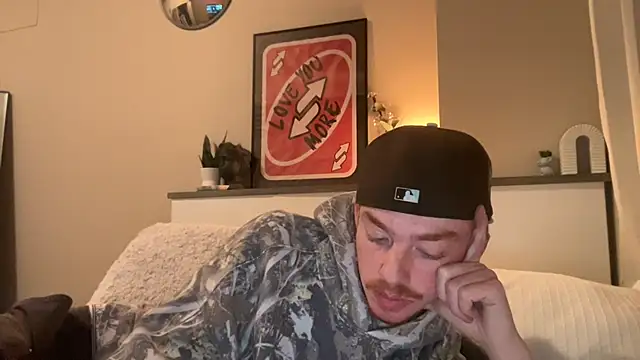 Snapshot of younghungginger chatting on December 5, 1:20 am younghungginger online show from December 5, 1:20 am