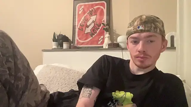 Snapshot of younghungginger chatting on February 4, 2:07 am younghungginger online show from February 4, 2:07 am