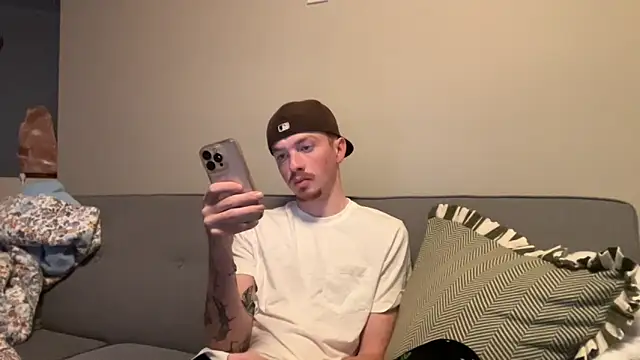 Snapshot of younghungginger chatting on November 13, 12:03 am younghungginger online show from November 13, 12:03 am