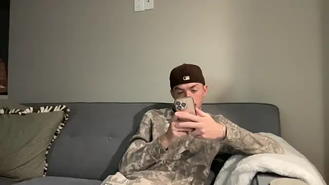 Snapshot of younghungginger chatting on November 16, 12:48 am younghungginger online show from November 16, 12:48 am