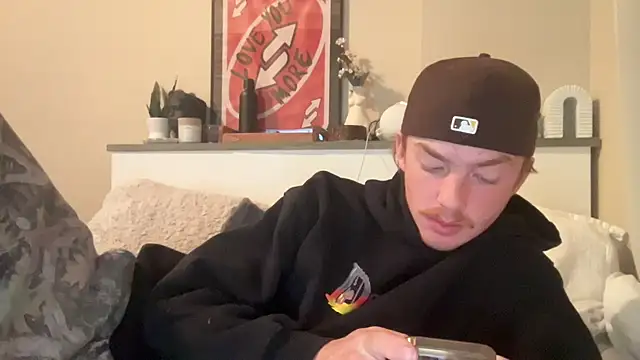 Snapshot of younghungginger chatting on February 28, 3:48 am younghungginger online show from February 28, 3:48 am