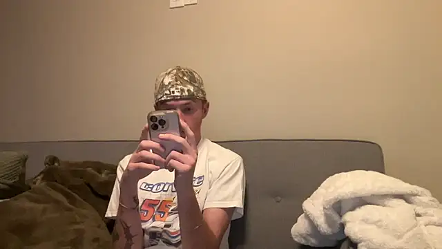 Snapshot of younghungginger chatting on November 28, 11:49 pm younghungginger online show from November 28, 11:49 pm