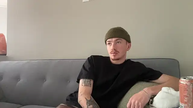 Snapshot of younghungginger chatting on November 16, 8:24 pm younghungginger online show from November 16, 8:24 pm