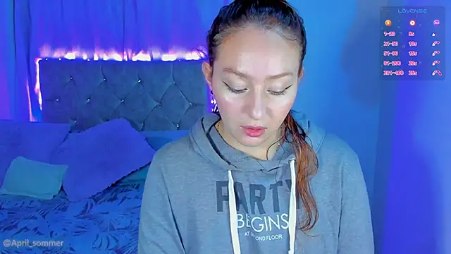 April sommer1 online show from November 20, 8:59 am