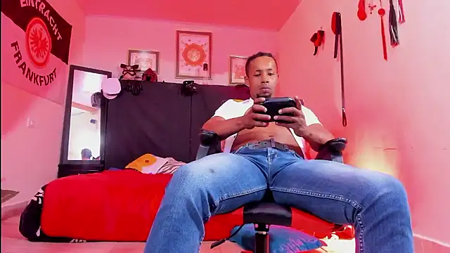 AlejoKhalifa  online show from January 7, 9:20 pm