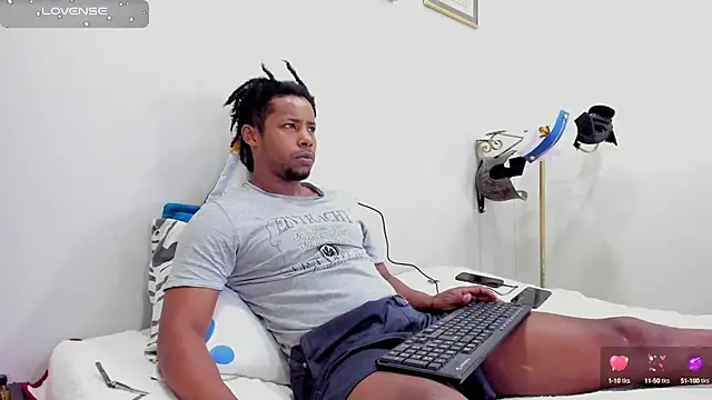 AlejoKhalifa  online show from September 23, 9:49 am