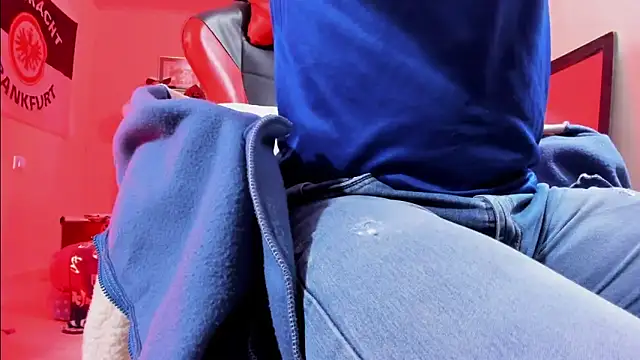 AlejoKhalifa  online show from February 6, 10:50 pm