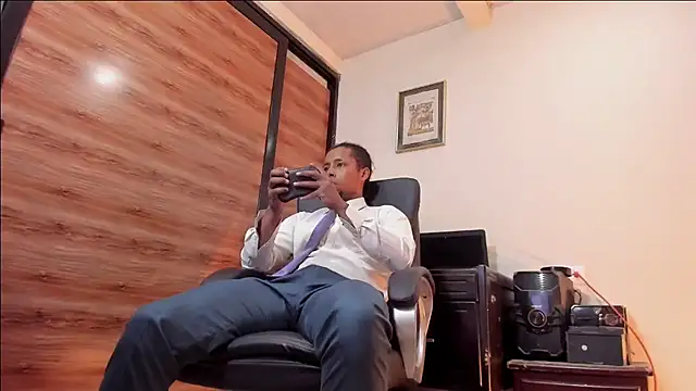 AlejoKhalifa  online show from March 26, 11:57 pm