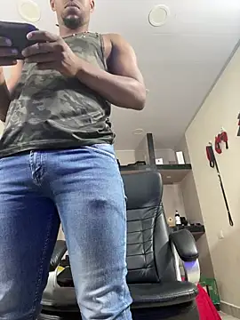 AlejoKhalifa  online show from June 6, 10:31 am