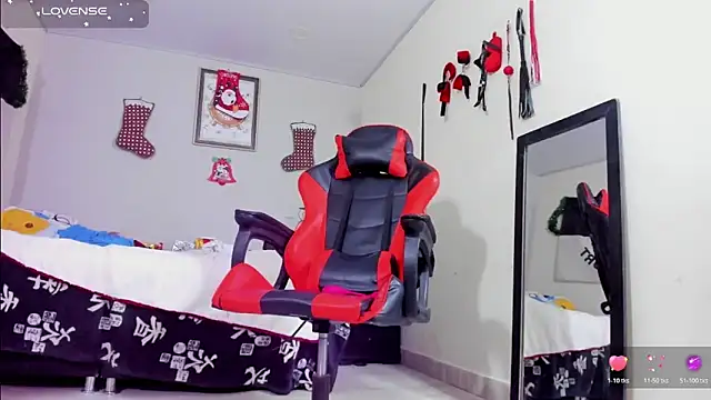 AlejoKhalifa  online show from December 21, 9:33 am