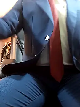 AlejoKhalifa  online show from April 13, 10:30 am