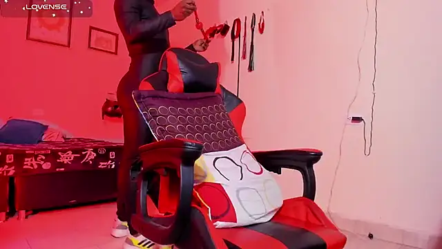 AlejoKhalifa  online show from October 15, 10:40 pm