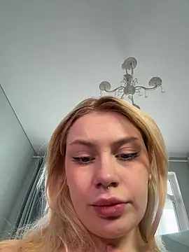 Snapshot of Meukotis chatting on October 12, 8:37 am Meukotis online show from October 12, 8:37 am