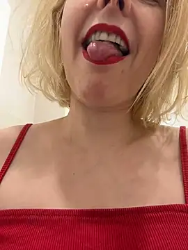 Snapshot of Yourdirtybitch chatting on February 21, 8:05 pm Yourdirtybitch online show from February 21, 8:05 pm