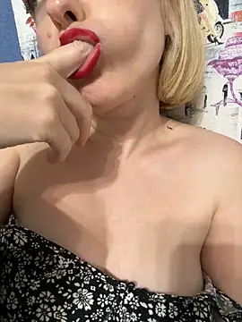 Snapshot of Yourdirtybitch chatting on September 27, 8:59 pm Yourdirtybitch online show from September 27, 8:59 pm