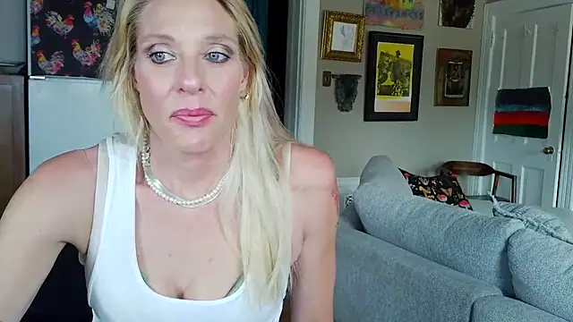 Glamazonx online show from April 11, 11:30 pm