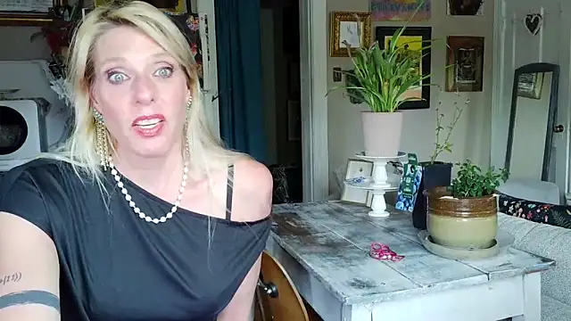 Glamazonx online show from May 17, 9:59 pm