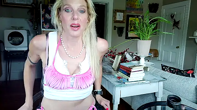Glamazonx online show from May 26, 4:05 pm
