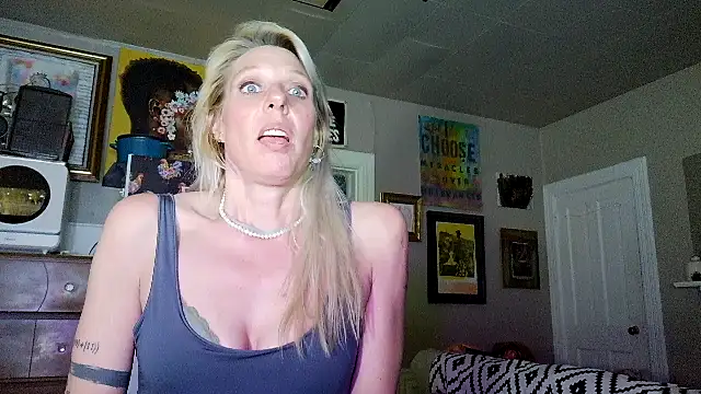 Glamazonx online show from February 20, 7:10 am